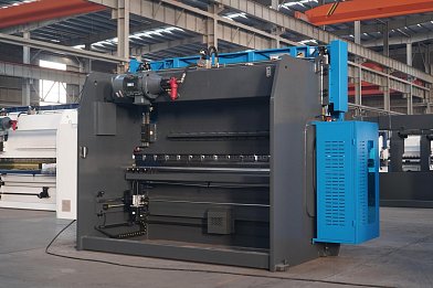 Фото 63 - MetalTec HBС 170/3200 4+1 ЧПУ МТ-15  Листогибочный пресс с ЧПУ.